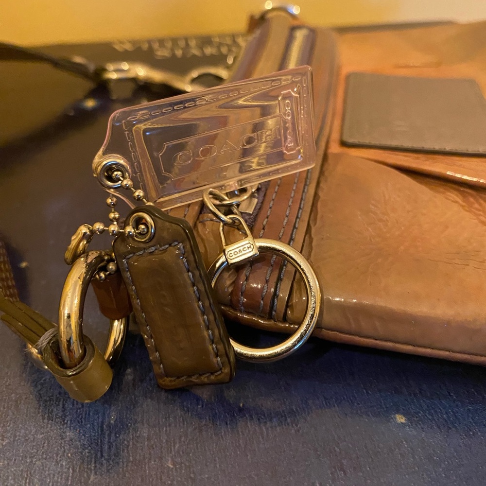 💜 Coach poppy wrislet with 2 hang tags 🏷️ 🏷️  💜 - Picture 11 of 15